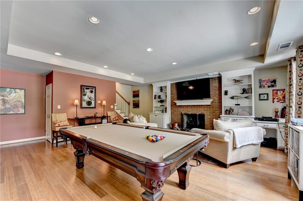 2911 Knob Hill Drive SE