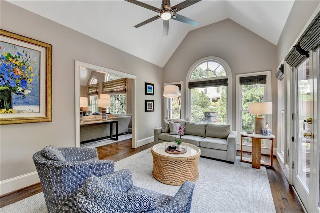 2911 Knob Hill Drive SE