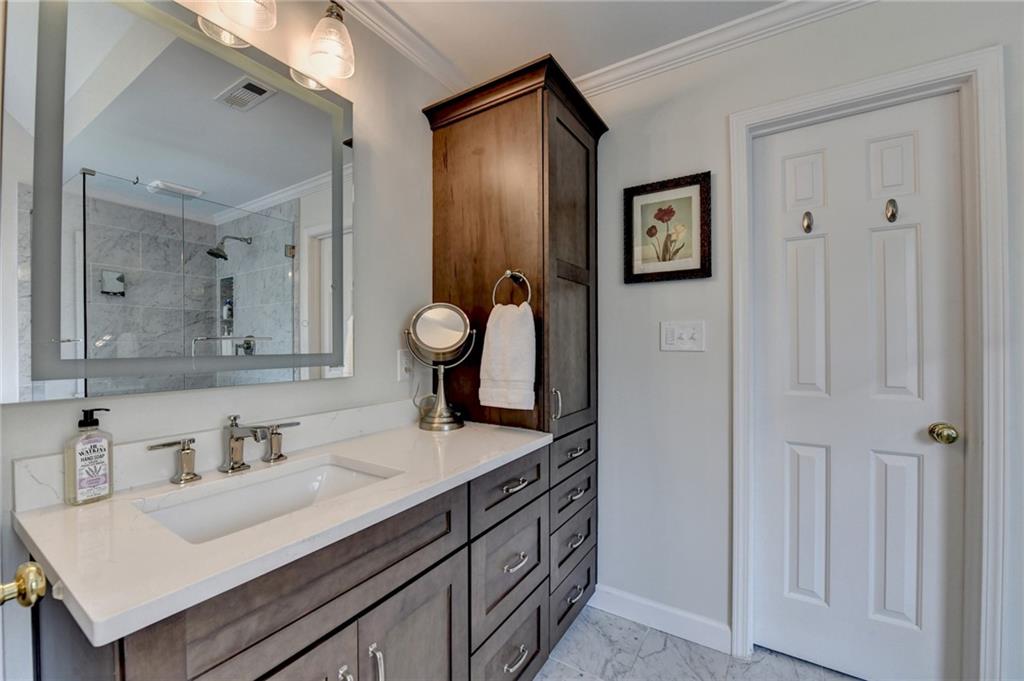 2911 Knob Hill Drive SE