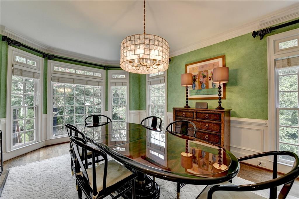 2911 Knob Hill Drive SE