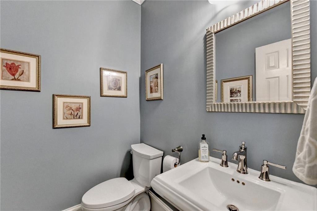 2911 Knob Hill Drive SE