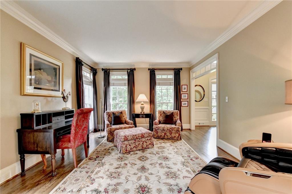 2911 Knob Hill Drive SE