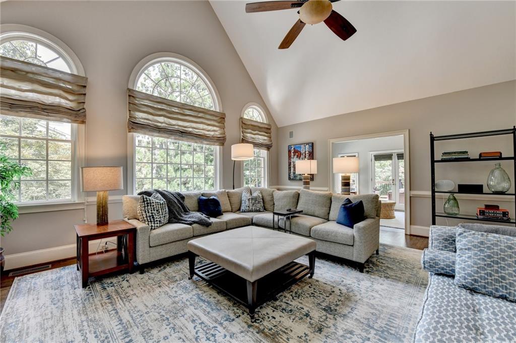 2911 Knob Hill Drive SE