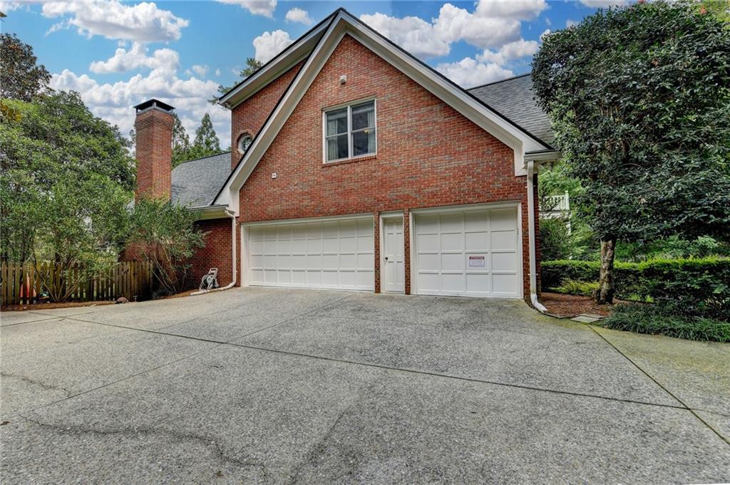 2911 Knob Hill Drive SE