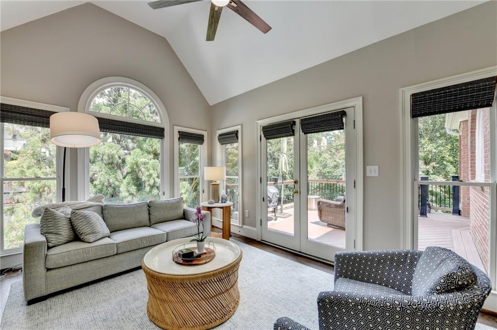 2911 Knob Hill Drive SE