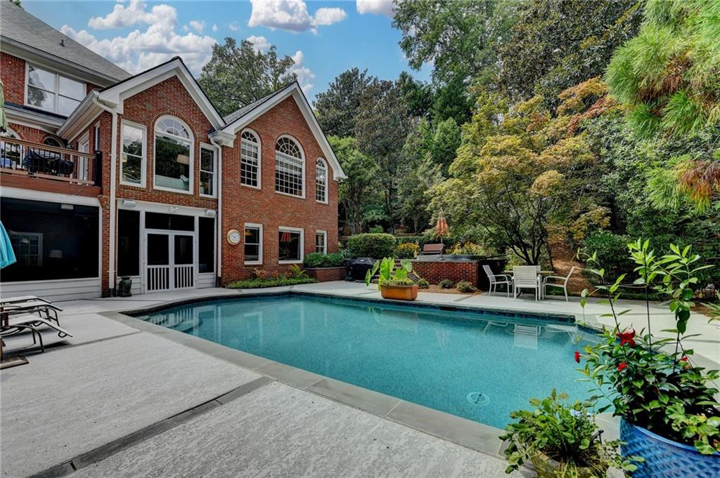 2911 Knob Hill Drive SE