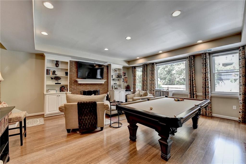 2911 Knob Hill Drive SE