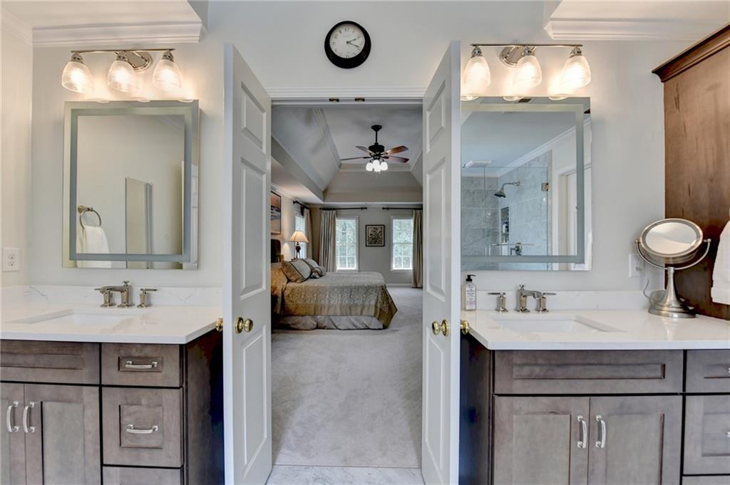 2911 Knob Hill Drive SE