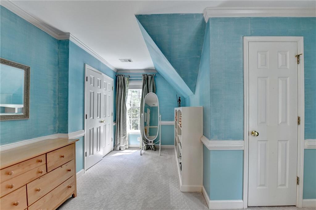 2911 Knob Hill Drive SE