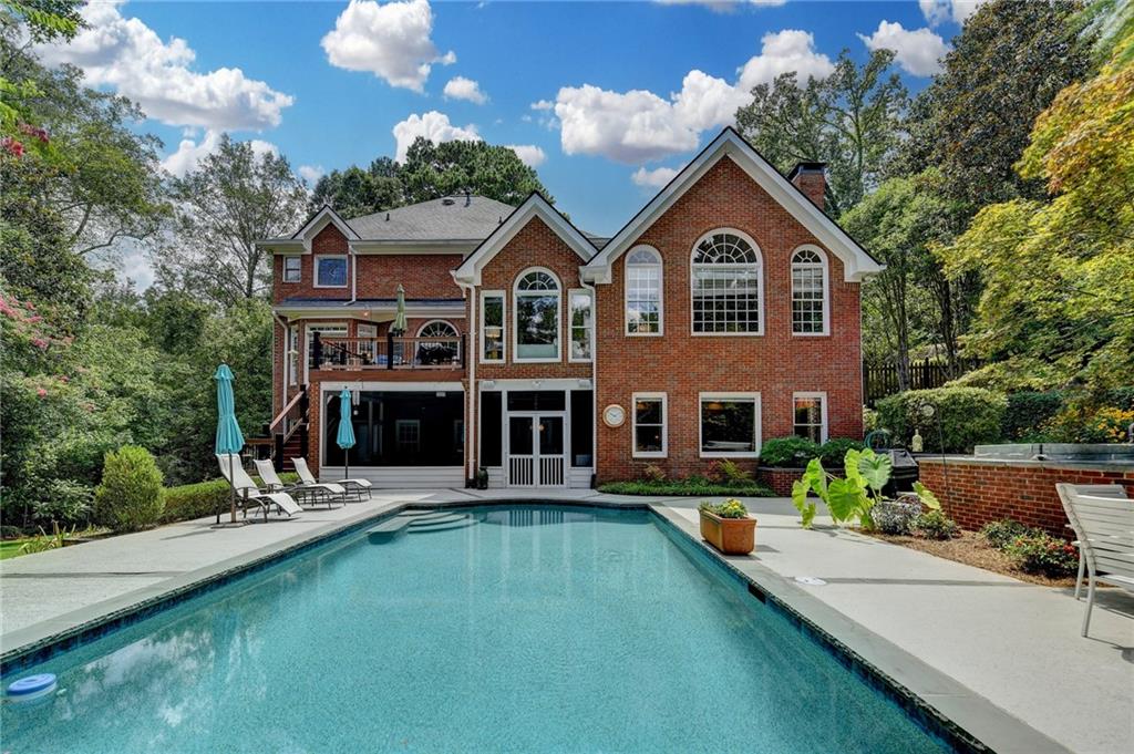 2911 Knob Hill Drive SE