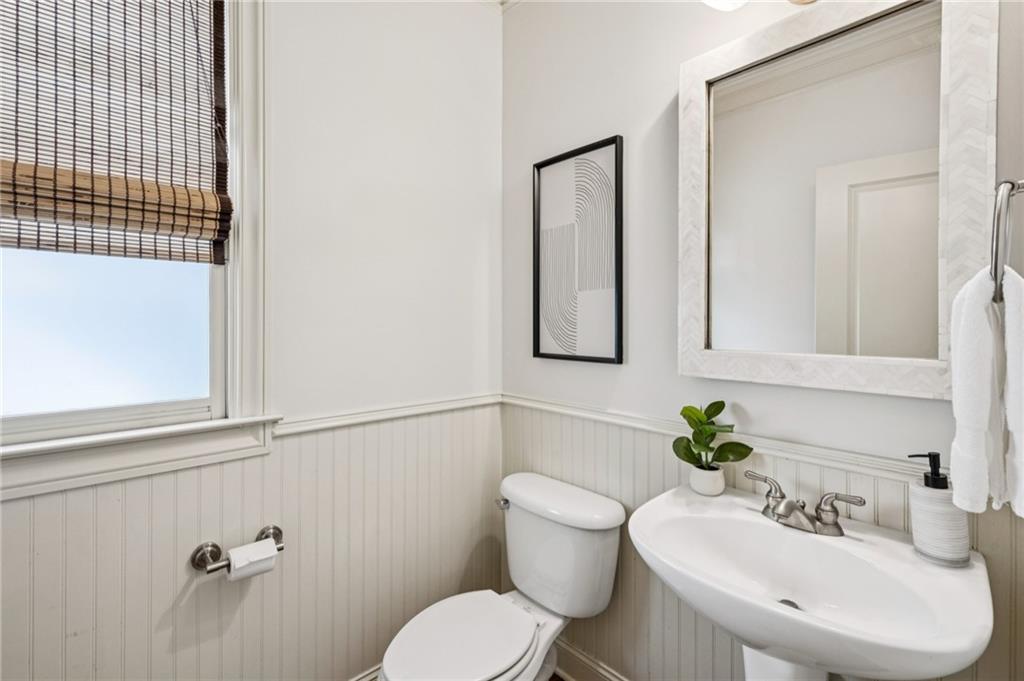 1612 Gilstrap Lane NW