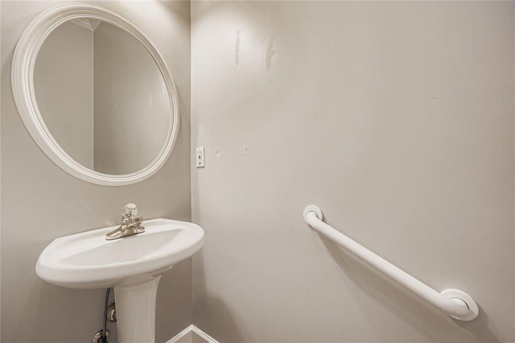 1231 Ivy Brook Lane NE