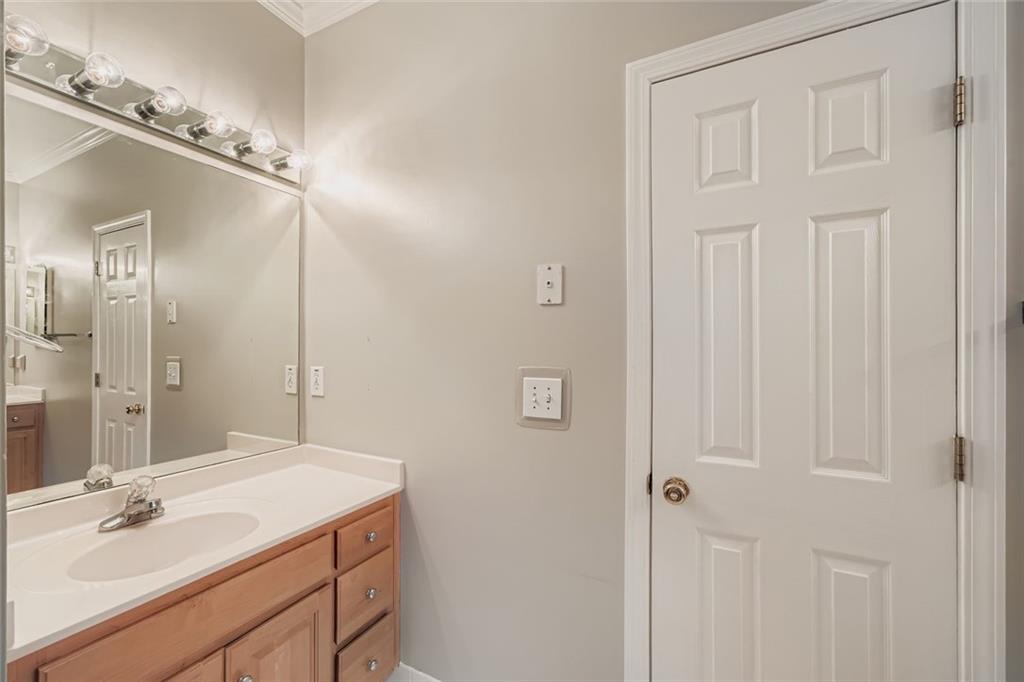 1231 Ivy Brook Lane NE