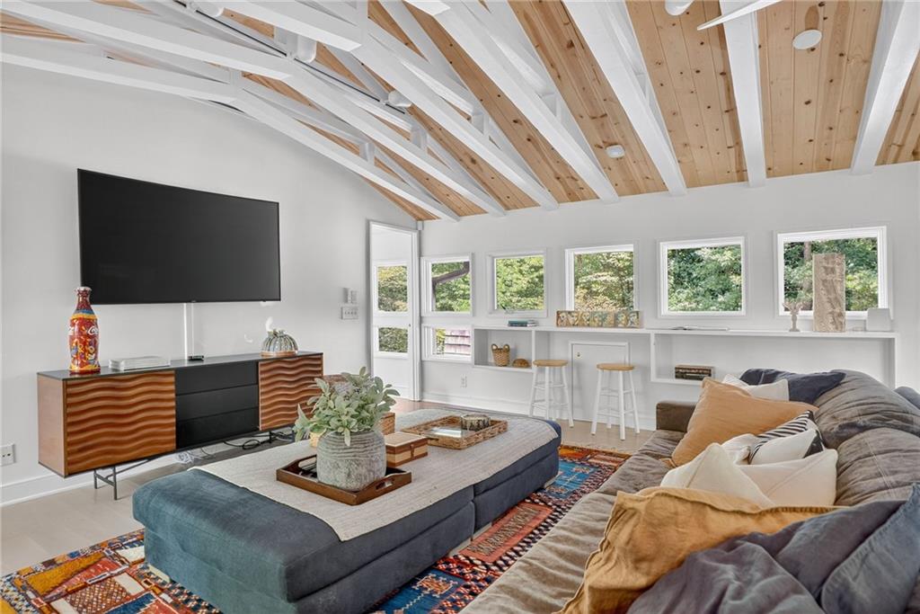 3033 E Pine Valley Road NW