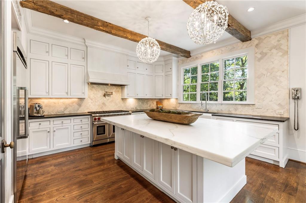 2819 Castlewood Drive NW