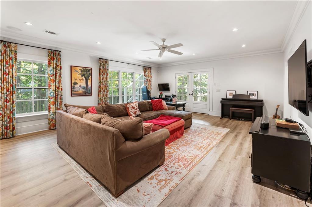 2819 Castlewood Drive NW