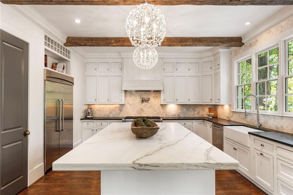 2819 Castlewood Drive NW