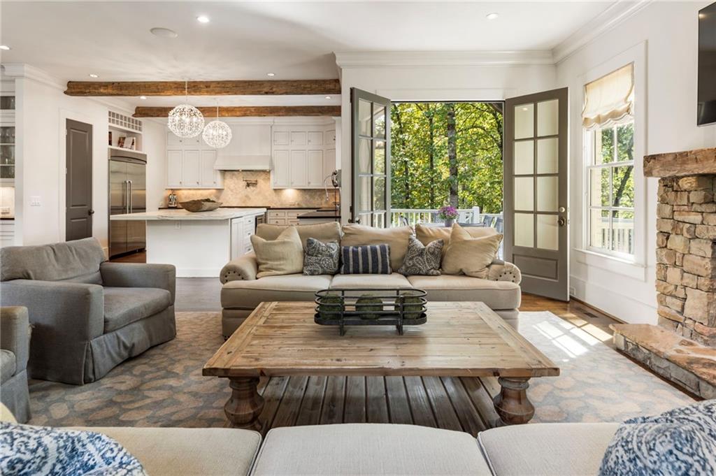 2819 Castlewood Drive NW