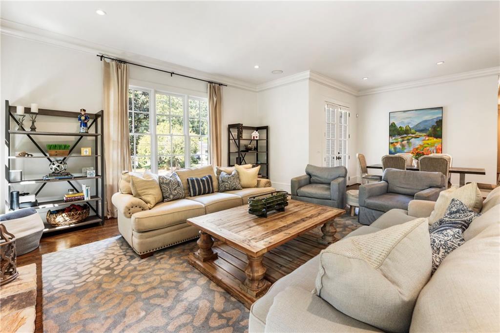 2819 Castlewood Drive NW