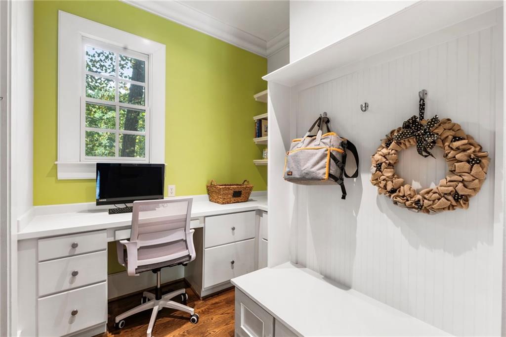 2819 Castlewood Drive NW