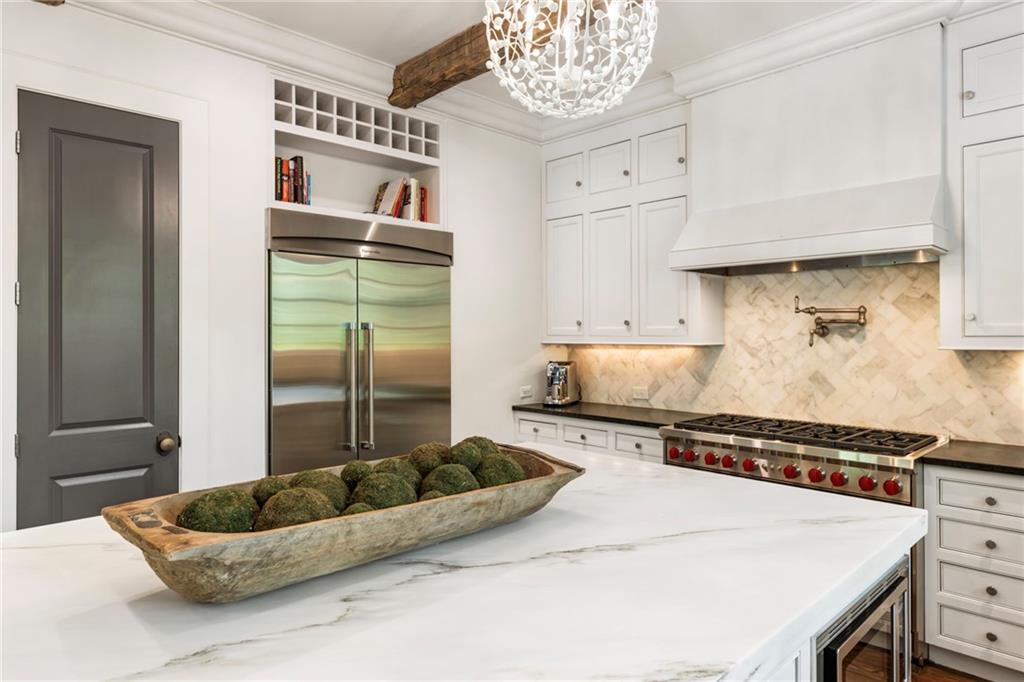 2819 Castlewood Drive NW