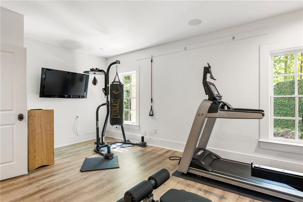 2819 Castlewood Drive NW