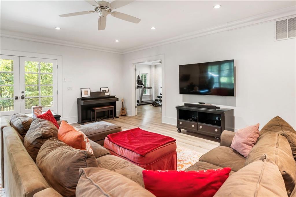 2819 Castlewood Drive NW