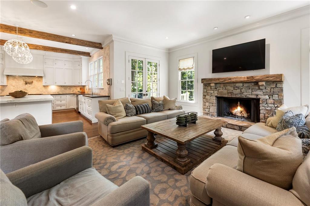 2819 Castlewood Drive NW