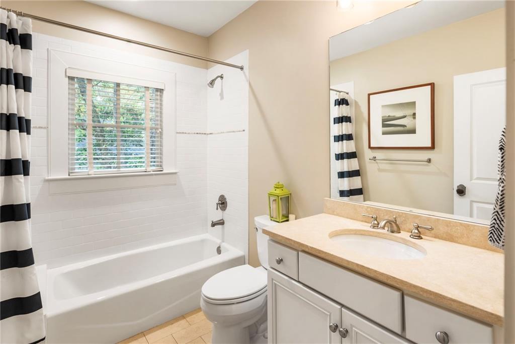 2819 Castlewood Drive NW