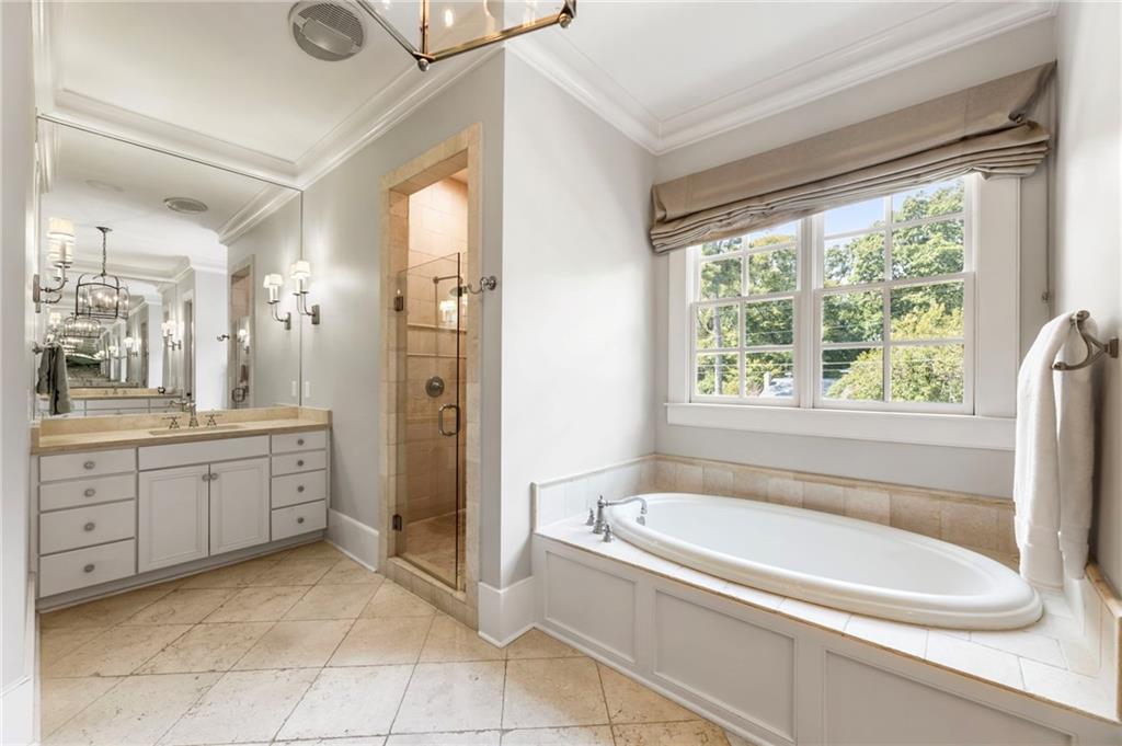 2819 Castlewood Drive NW