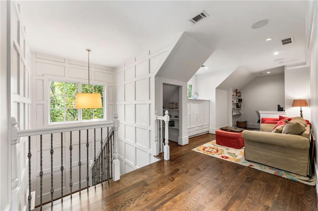 2819 Castlewood Drive NW