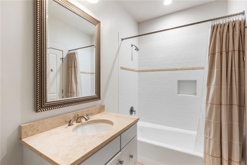 2819 Castlewood Drive NW