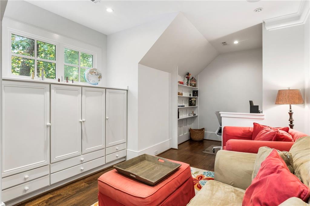 2819 Castlewood Drive NW