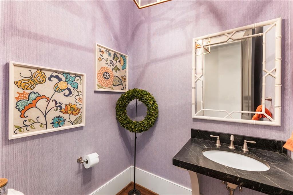 2819 Castlewood Drive NW