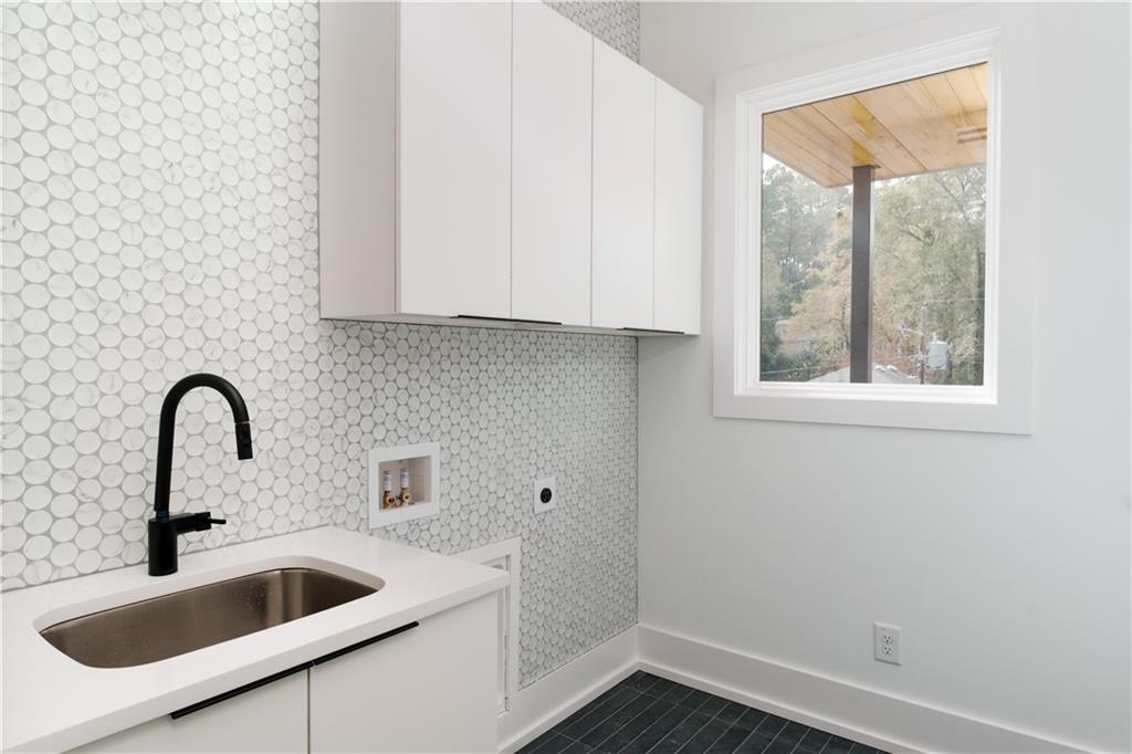 1281 Avalon Place NE