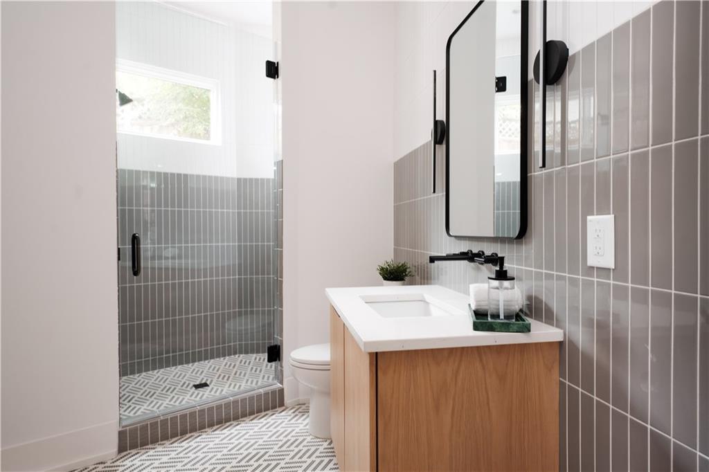 1281 Avalon Place NE