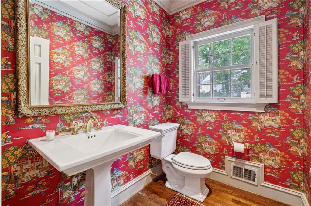 3612 Mayfair Road NE