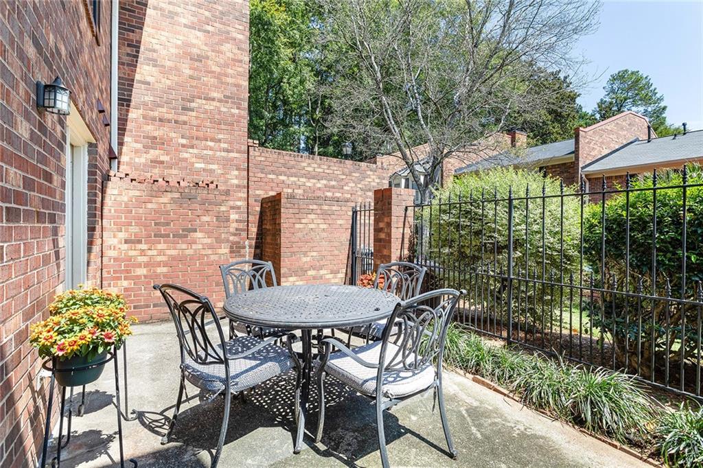 9 Queen Victoria Place NW