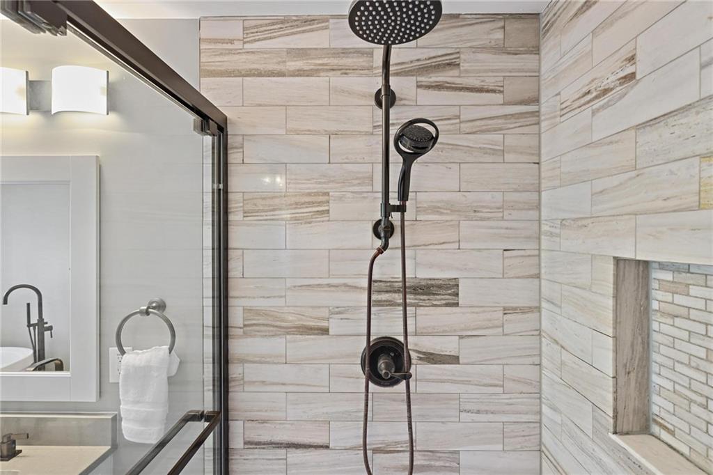 5860 Riverwood Drive