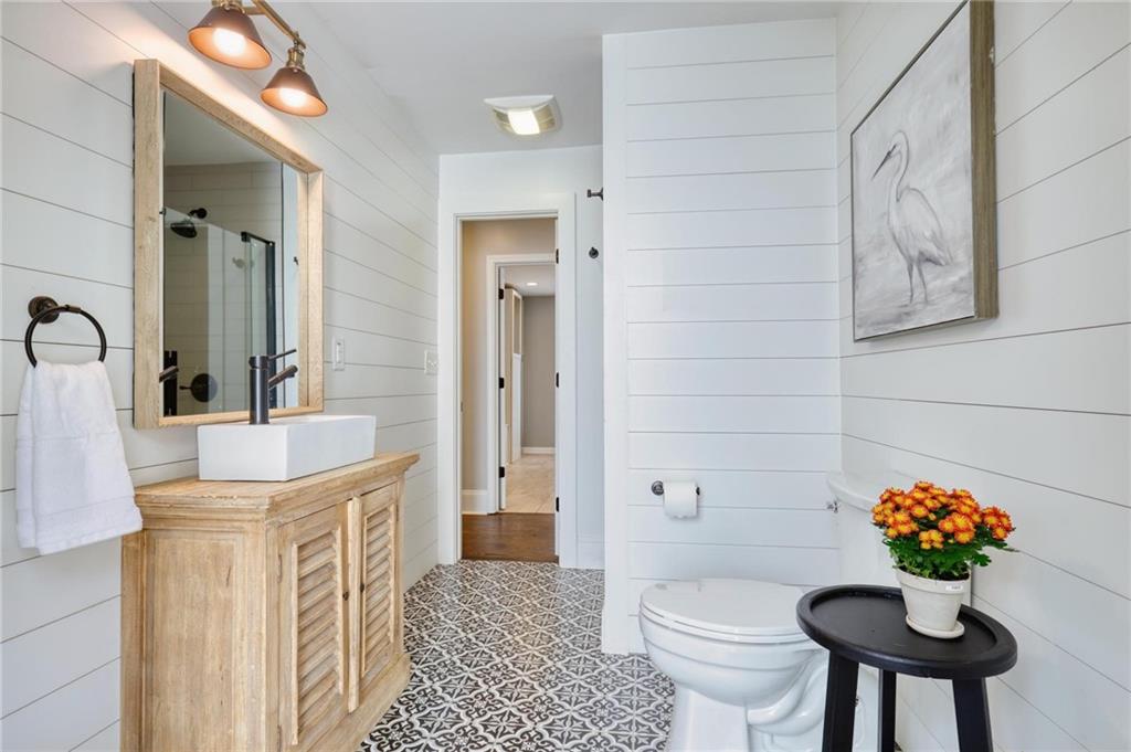 5860 Riverwood Drive