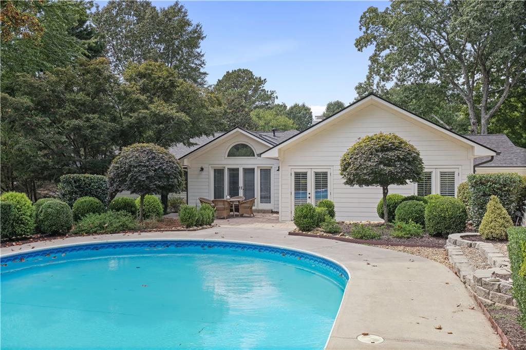 5860 Riverwood Drive