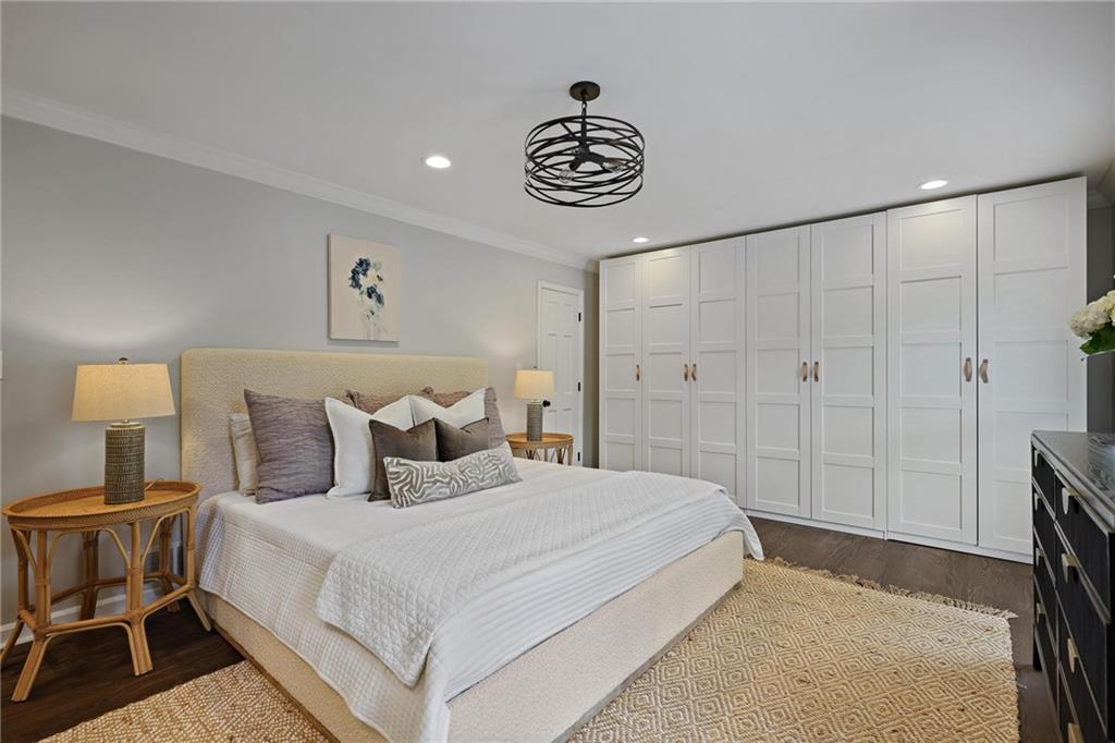 5860 Riverwood Drive