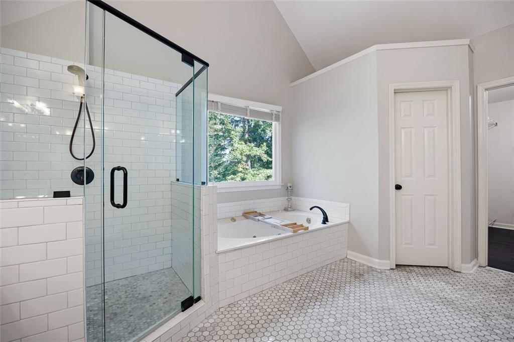 946 Cornwall Court SW