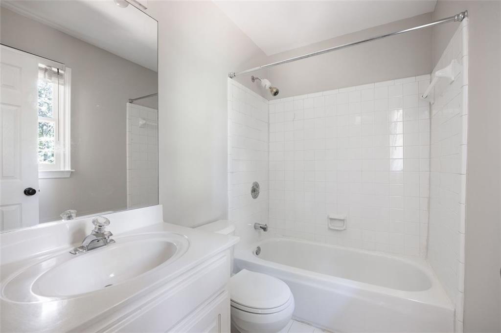 946 Cornwall Court SW