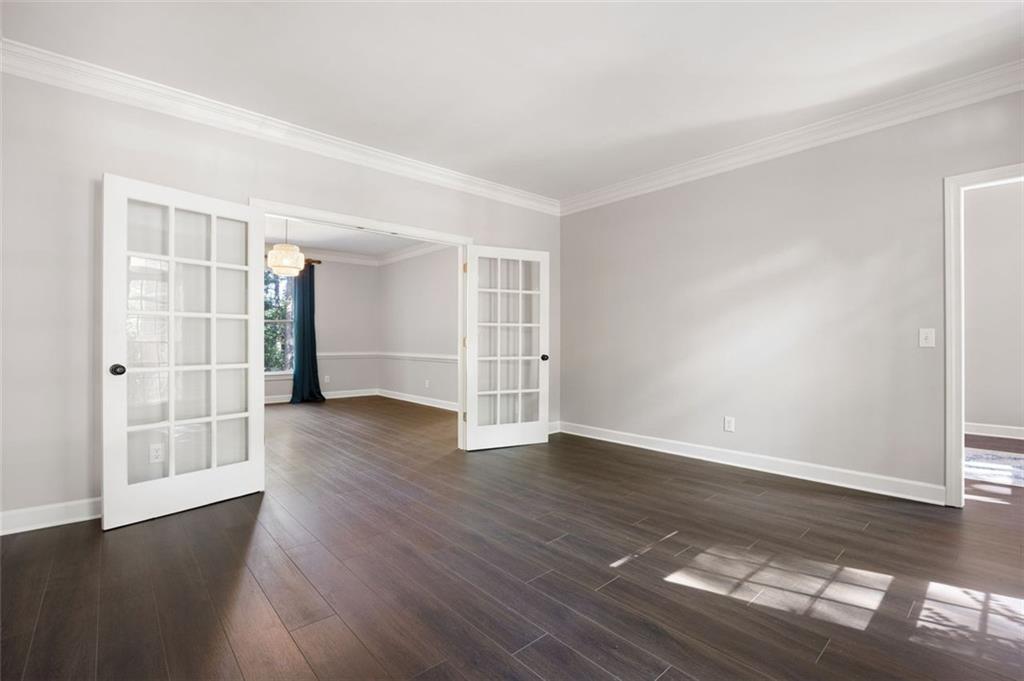 946 Cornwall Court SW