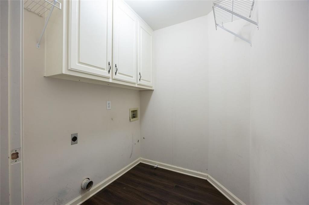 946 Cornwall Court SW