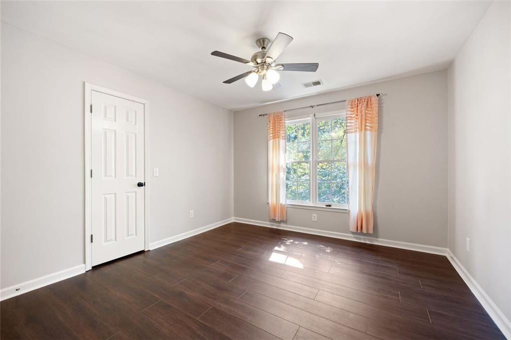 946 Cornwall Court SW