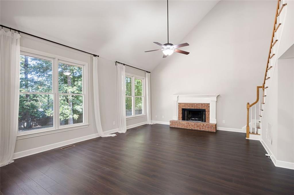 946 Cornwall Court SW