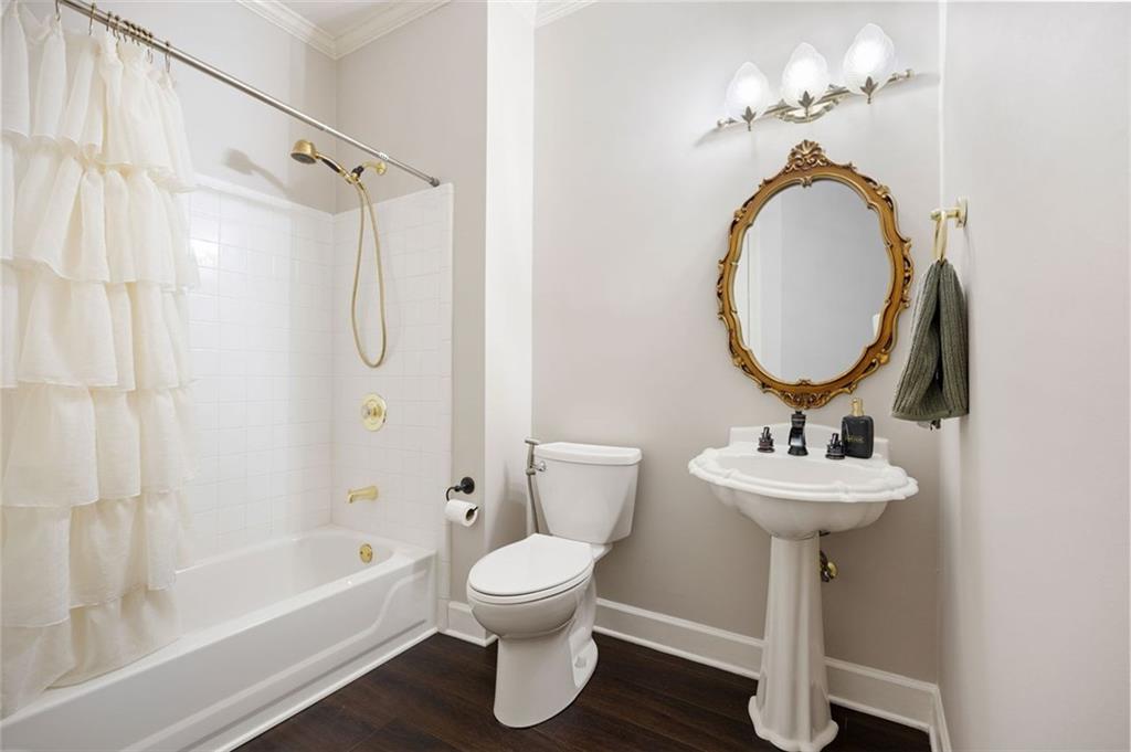 946 Cornwall Court SW