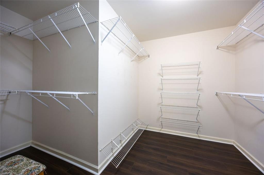 946 Cornwall Court SW